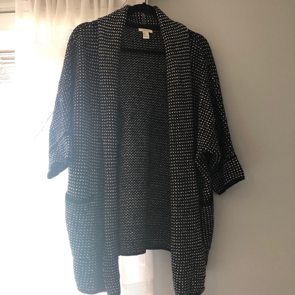 Black and white cardigan - Picture 1 of 3